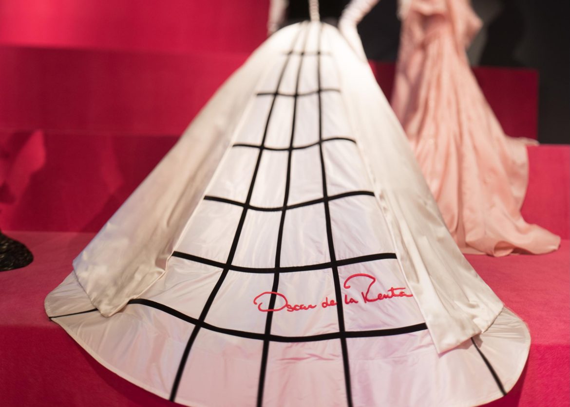 De Young Museum Exhibits Some Of Oscar de la Renta’s Most Glamorous Gowns